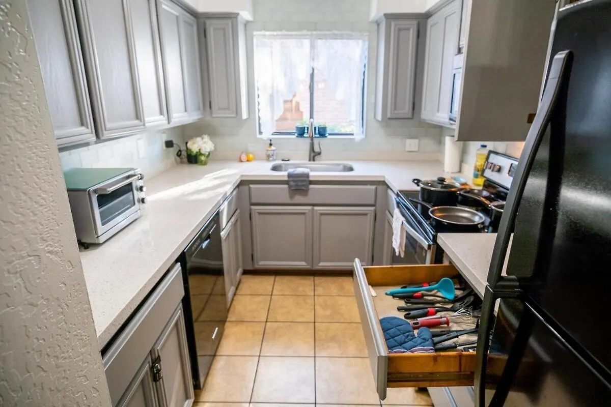 Msg For 5Percent Off 2Bed1And A Half Bath Kingqueenbeds Condophx Phoenix